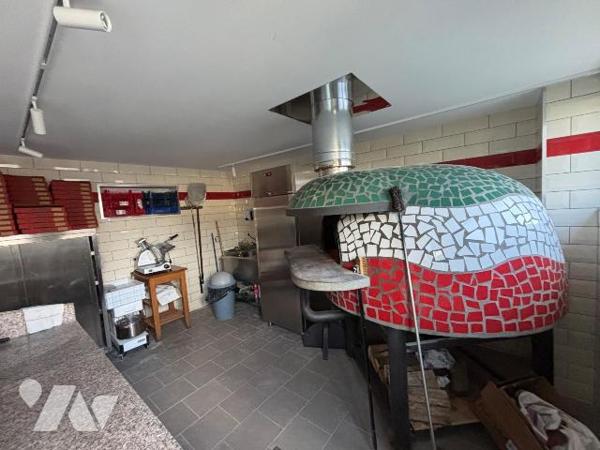 L'office est fier de vous proposer cette superbe maison en pierre située sur la commune de Baze...