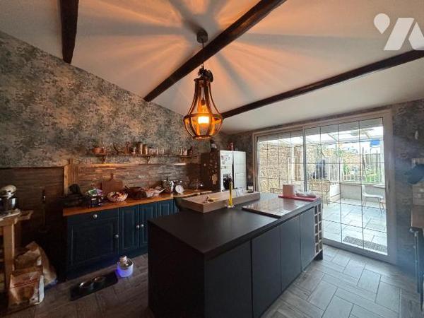 L'office est fier de vous proposer cette superbe maison en pierre située sur la commune de Baze...