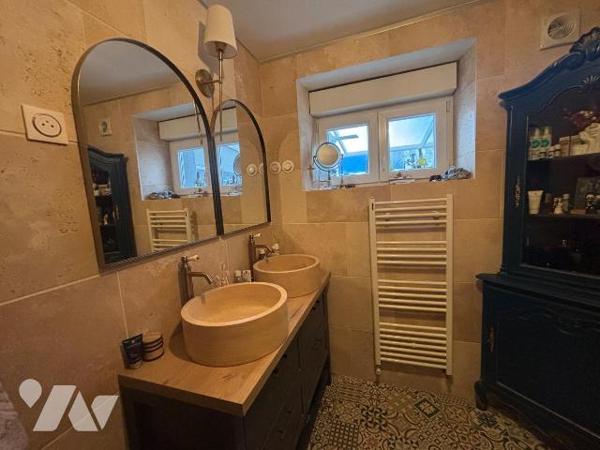 L'office est fier de vous proposer cette superbe maison en pierre située sur la commune de Baze...