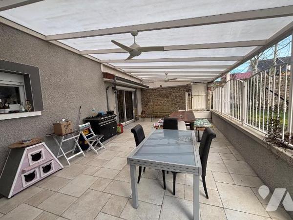 L'office est fier de vous proposer cette superbe maison en pierre située sur la commune de Baze...