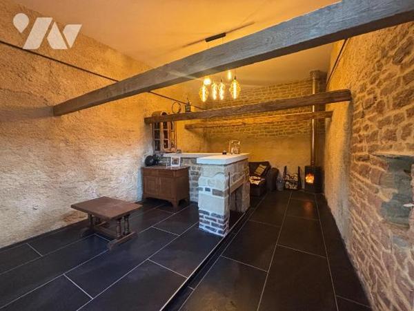 L'office est fier de vous proposer cette superbe maison en pierre située sur la commune de Baze...