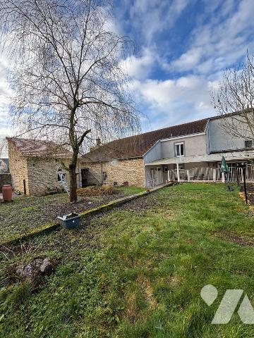 L'office est fier de vous proposer cette superbe maison en pierre située sur la commune de Baze...
