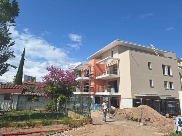 FREJUS T3 RECENT DE 65M² A 300 M DE LA MER AVEC BOX Fréjus (83600)