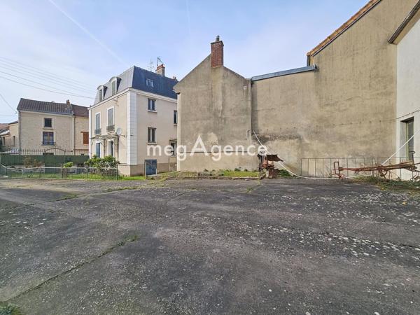 Immeuble à FLINS-SUR-SEINE, 78410 - 149m²
