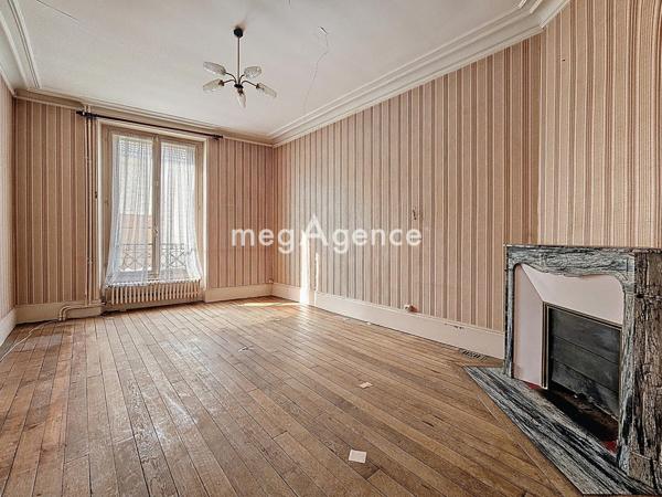 Immeuble à FLINS-SUR-SEINE, 78410 - 149m²