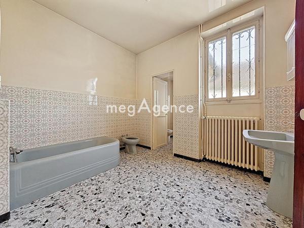 Immeuble à FLINS-SUR-SEINE, 78410 - 149m²