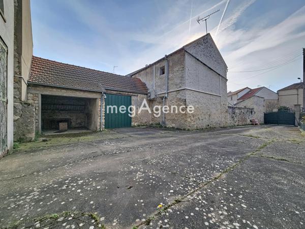 Immeuble à FLINS-SUR-SEINE, 78410 - 149m²
