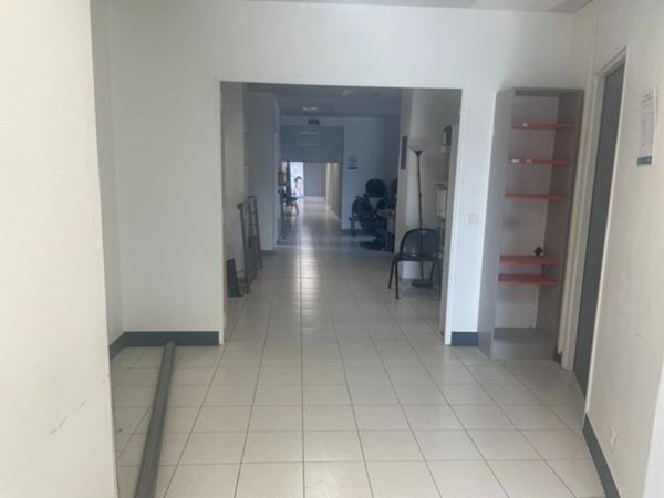 MARSEILLE 12E ARR à vendre Plateau local/bureaux PMR 207m2 + Terrasse SAINT BARNABE VILLAGE 840 000 EUROS