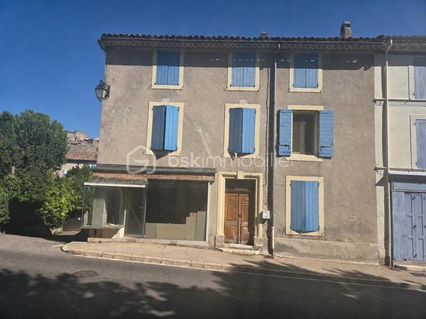 🏡 Une adresse, une multitude de possibilités…

Au cœur de Céreste-en-Luberon, cet immeuble d'environ 540 m² offre un véritable terrain d'expression pour tous ceux qui recherchent un bien capable de s'adapter à leurs projets. Que vous soyez investisseur, entrepreneur ou à la recherche d'un patrimoine à développer, ici, les perspectives sont nombreuses.

✨ Dès l'entrée, les volumes séduisent.

Le rez-de-chaussée accueille un local commercial bénéficiant d'un emplacement privilégié au cœur du village, idéal pour la visibilité. Deux logements déjà rénovés, un T2 et un T4, viennent compléter ce niveau et permettent une exploitation immédiate.

À l'étage, place au potentiel.

🌿 Le premier niveau propose un T3 d'environ 80 m², prolongé par une terrasse où la vue s'ouvre sur les paysages environnants, offrant un espace de vie à imaginer selon vos envies.

☀️ Le deuxième étage accueille un second T3, de surface équivalente, lumineux et prêt à révéler tout son caractère après aménagement.

🚗 En plein centre du village, un atout fait toute la différence : trois grands garages, un confort devenu rare, permettant de stationner plusieurs véhicules ou de créer de précieux espaces de stockage.

📍 Son emplacement central permet de rejoindre à pied les commerces, les services, les écoles et l'animation du village, tout en profitant de l'authenticité et de la douceur de vivre du Luberon.

💡 Immeuble de rapport, résidence principale avec revenus locatifs, activité professionnelle, création de plusieurs logements… Chaque niveau ouvre la porte à un nouveau projet.

✨ Certains biens se visitent. Celui-ci s'imagine, se transforme et se valorise.

📞 Vous souhaitez en découvrir tout le potentiel ? Contactez-moi pour organiser une visite.

Cyrielle Terranova
BSK Immobilier – Une histoire à créer.