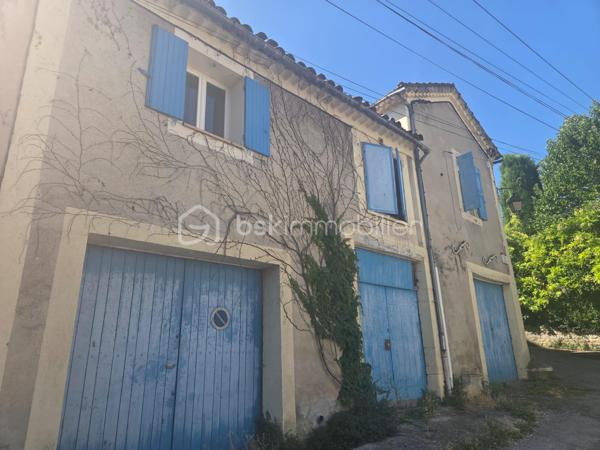 🏡 Une adresse, une multitude de possibilités…

Au cœur de Céreste-en-Luberon, cet immeuble d'environ 540 m² offre un véritable terrain d'expression pour tous ceux qui recherchent un bien capable de s'adapter à leurs projets. Que vous soyez investisseur, entrepreneur ou à la recherche d'un patrimoine à développer, ici, les perspectives sont nombreuses.

✨ Dès l'entrée, les volumes séduisent.

Le rez-de-chaussée accueille un local commercial bénéficiant d'un emplacement privilégié au cœur du village, idéal pour la visibilité. Deux logements déjà rénovés, un T2 et un T4, viennent compléter ce niveau et permettent une exploitation immédiate.

À l'étage, place au potentiel.

🌿 Le premier niveau propose un T3 d'environ 80 m², prolongé par une terrasse où la vue s'ouvre sur les paysages environnants, offrant un espace de vie à imaginer selon vos envies.

☀️ Le deuxième étage accueille un second T3, de surface équivalente, lumineux et prêt à révéler tout son caractère après aménagement.

🚗 En plein centre du village, un atout fait toute la différence : trois grands garages, un confort devenu rare, permettant de stationner plusieurs véhicules ou de créer de précieux espaces de stockage.

📍 Son emplacement central permet de rejoindre à pied les commerces, les services, les écoles et l'animation du village, tout en profitant de l'authenticité et de la douceur de vivre du Luberon.

💡 Immeuble de rapport, résidence principale avec revenus locatifs, activité professionnelle, création de plusieurs logements… Chaque niveau ouvre la porte à un nouveau projet.

✨ Certains biens se visitent. Celui-ci s'imagine, se transforme et se valorise.

📞 Vous souhaitez en découvrir tout le potentiel ? Contactez-moi pour organiser une visite.

Cyrielle Terranova
BSK Immobilier – Une histoire à créer.