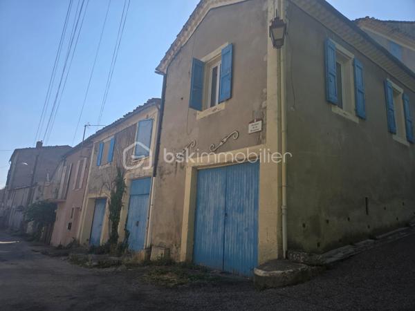 🏡 Une adresse, une multitude de possibilités…

Au cœur de Céreste-en-Luberon, cet immeuble d'environ 540 m² offre un véritable terrain d'expression pour tous ceux qui recherchent un bien capable de s'adapter à leurs projets. Que vous soyez investisseur, entrepreneur ou à la recherche d'un patrimoine à développer, ici, les perspectives sont nombreuses.

✨ Dès l'entrée, les volumes séduisent.

Le rez-de-chaussée accueille un local commercial bénéficiant d'un emplacement privilégié au cœur du village, idéal pour la visibilité. Deux logements déjà rénovés, un T2 et un T4, viennent compléter ce niveau et permettent une exploitation immédiate.

À l'étage, place au potentiel.

🌿 Le premier niveau propose un T3 d'environ 80 m², prolongé par une terrasse où la vue s'ouvre sur les paysages environnants, offrant un espace de vie à imaginer selon vos envies.

☀️ Le deuxième étage accueille un second T3, de surface équivalente, lumineux et prêt à révéler tout son caractère après aménagement.

🚗 En plein centre du village, un atout fait toute la différence : trois grands garages, un confort devenu rare, permettant de stationner plusieurs véhicules ou de créer de précieux espaces de stockage.

📍 Son emplacement central permet de rejoindre à pied les commerces, les services, les écoles et l'animation du village, tout en profitant de l'authenticité et de la douceur de vivre du Luberon.

💡 Immeuble de rapport, résidence principale avec revenus locatifs, activité professionnelle, création de plusieurs logements… Chaque niveau ouvre la porte à un nouveau projet.

✨ Certains biens se visitent. Celui-ci s'imagine, se transforme et se valorise.

📞 Vous souhaitez en découvrir tout le potentiel ? Contactez-moi pour organiser une visite.

Cyrielle Terranova
BSK Immobilier – Une histoire à créer.