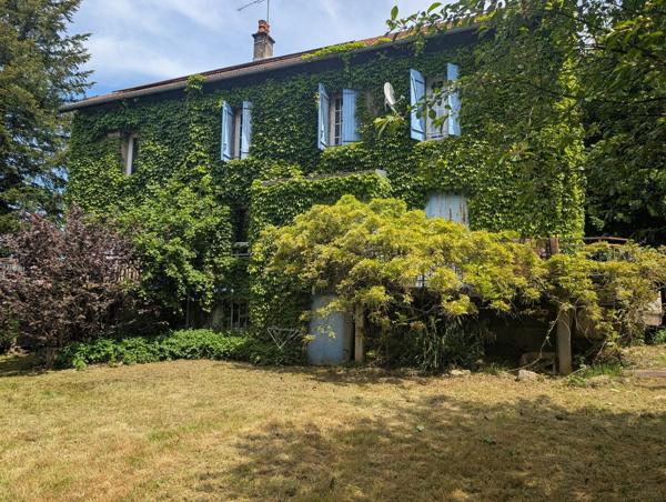 Grande maison 8 p. 218 m² + grange 140 m² sur 30 ares arborés