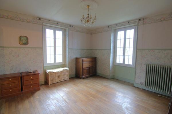 Grande maison 8 p. 218 m² + grange 140 m² sur 30 ares arborés