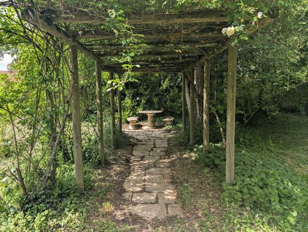 Grande maison 8 p. 218 m² + grange 140 m² sur 30 ares arborés