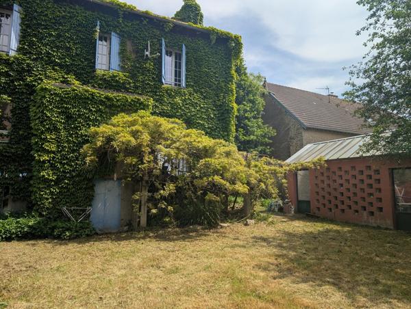 Grande maison 8 p. 218 m² + grange 140 m² sur 30 ares arborés