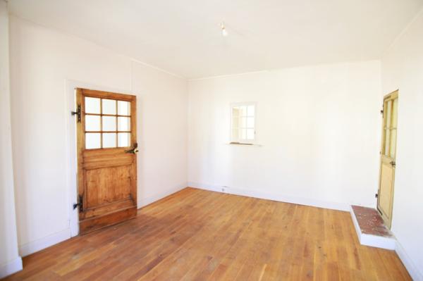 Grande maison 8 p. 218 m² + grange 140 m² sur 30 ares arborés