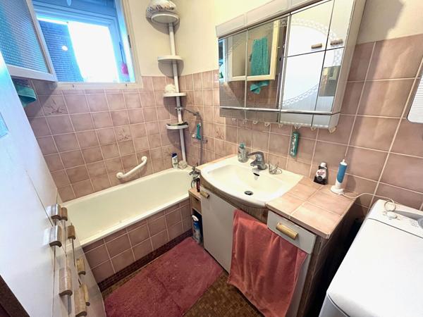 Pavillon familial semi enterré secteur Bourny, Laval