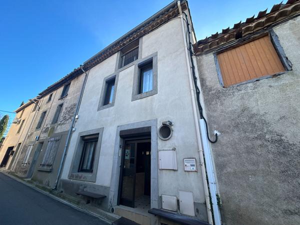 Maison villageoise sur trois niveaux avec ascenseur et grand garage