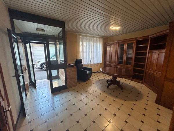 Maison villageoise sur trois niveaux avec ascenseur et grand garage