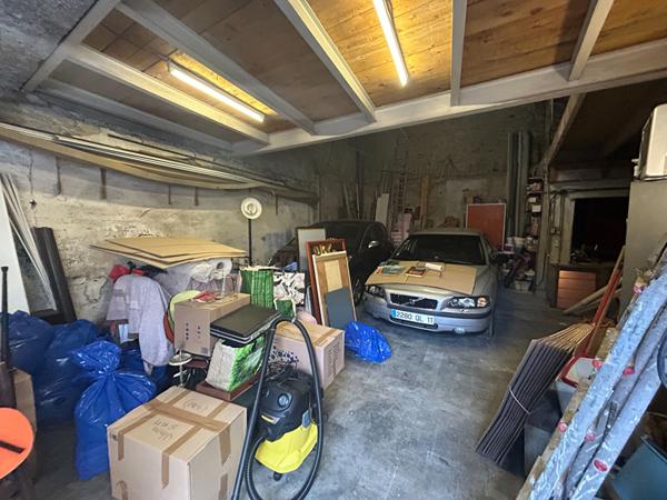 Maison villageoise sur trois niveaux avec ascenseur et grand garage