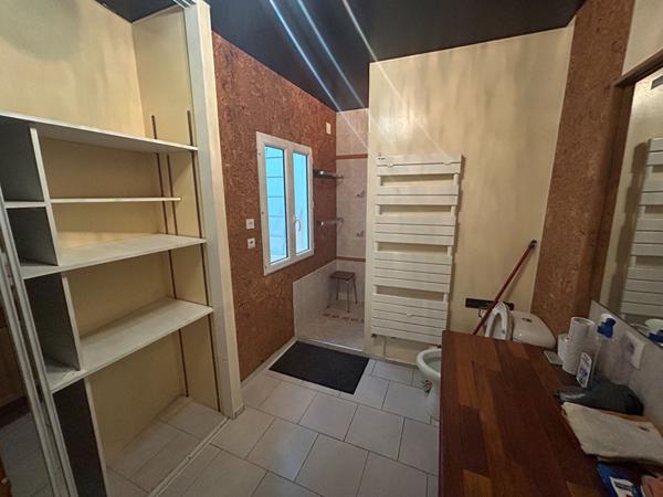 Maison villageoise sur trois niveaux avec ascenseur et grand garage