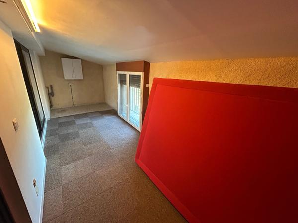 Maison villageoise sur trois niveaux avec ascenseur et grand garage