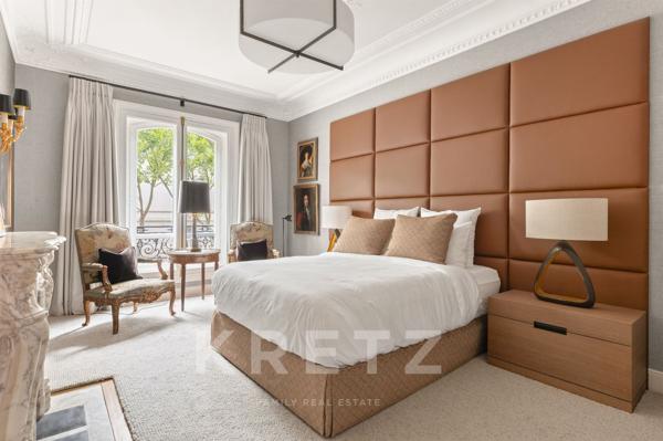 Appartement d’Exception au Cœur du 7ᵉ  – Élégance Haussmannienne et Design Contemporain