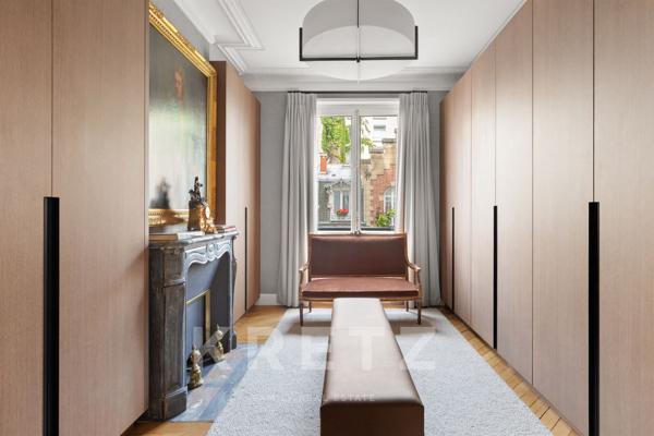 Appartement d’Exception au Cœur du 7ᵉ  – Élégance Haussmannienne et Design Contemporain