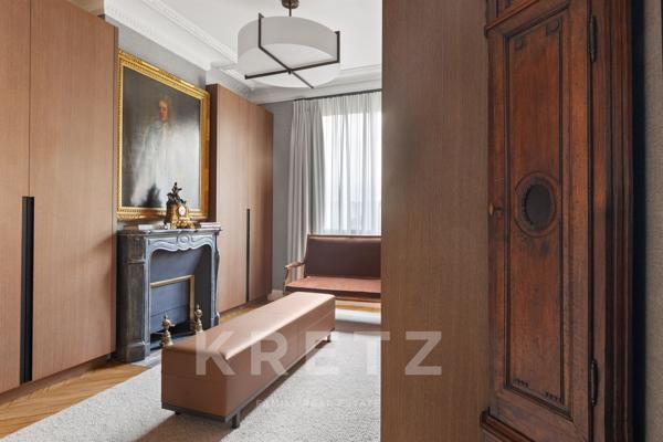 Appartement d’Exception au Cœur du 7ᵉ  – Élégance Haussmannienne et Design Contemporain