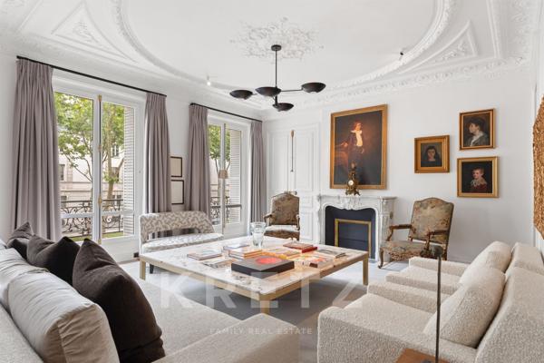 Appartement d’Exception au Cœur du 7ᵉ  – Élégance Haussmannienne et Design Contemporain