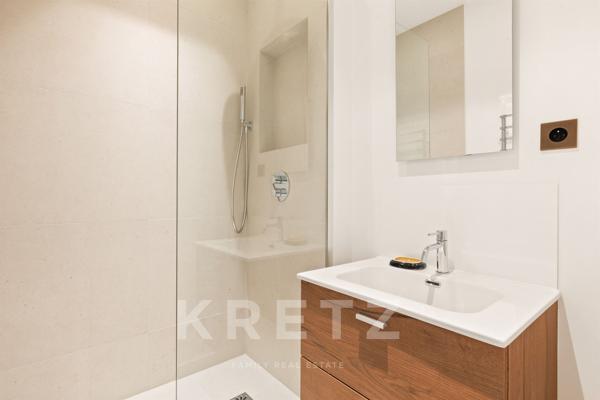 Appartement d’Exception au Cœur du 7ᵉ  – Élégance Haussmannienne et Design Contemporain
