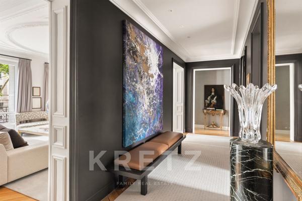 Appartement d’Exception au Cœur du 7ᵉ  – Élégance Haussmannienne et Design Contemporain