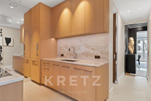 Appartement d’Exception au Cœur du 7ᵉ  – Élégance Haussmannienne et Design Contemporain