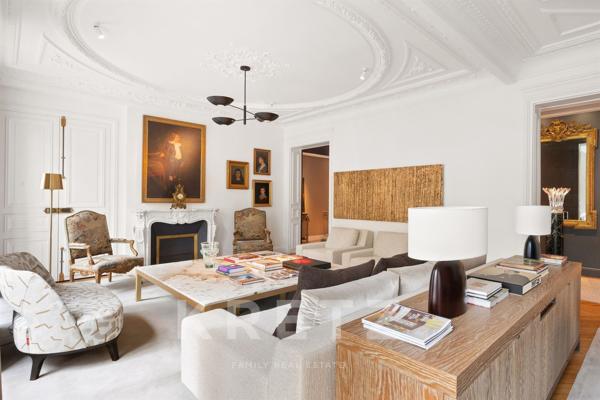 Appartement d’Exception au Cœur du 7ᵉ  – Élégance Haussmannienne et Design Contemporain