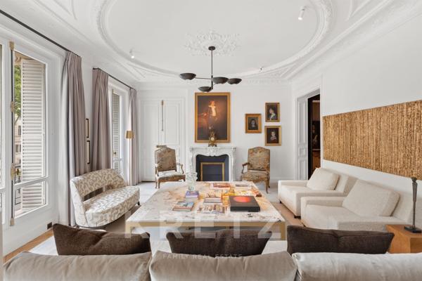Appartement d’Exception au Cœur du 7ᵉ  – Élégance Haussmannienne et Design Contemporain