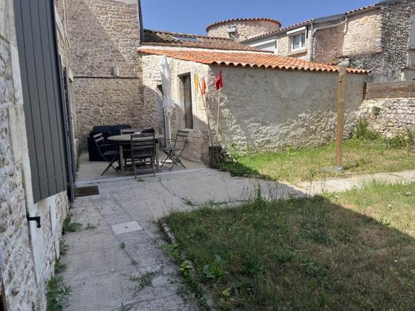 Maison à louer 790 € CC St-Just-Luzac 3 p 74 m² DPE D