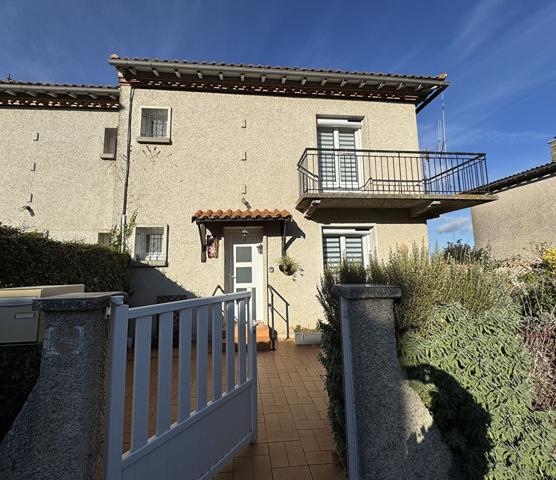 Maison 3 faces rénovée 2020, 85 m² habitables avec sous-sol et garage, village tous commerces à 10 minutes ouest Carcassonne