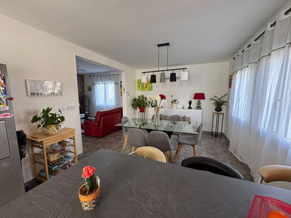 Maison 3 faces rénovée 2020, 85 m² habitables avec sous-sol et garage, village tous commerces à 10 minutes ouest Carcassonne