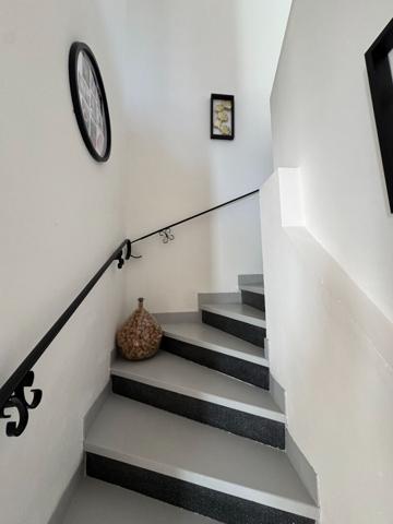 Maison 3 faces rénovée 2020, 85 m² habitables avec sous-sol et garage, village tous commerces à 10 minutes ouest Carcassonne