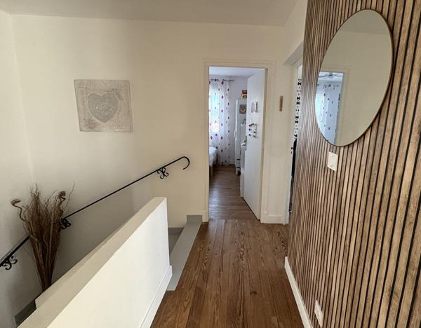 Maison 3 faces rénovée 2020, 85 m² habitables avec sous-sol et garage, village tous commerces à 10 minutes ouest Carcassonne