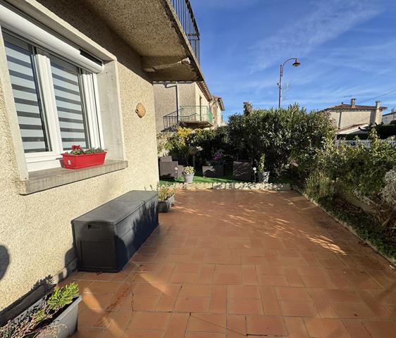 Maison 3 faces rénovée 2020, 85 m² habitables avec sous-sol et garage, village tous commerces à 10 minutes ouest Carcassonne