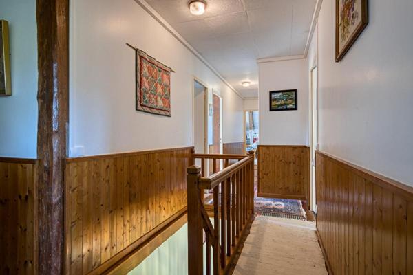 Authentique briques et silex, 250m2 dont 8 chambres. Beaux volumes