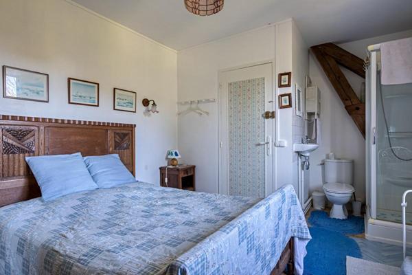 Authentique briques et silex, 250m2 dont 8 chambres. Beaux volumes