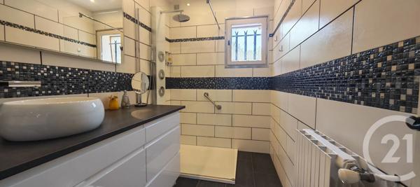 Maison à vendre  6 pièces - 161,40 m 2   LA VALETTE DU VAR  - 83