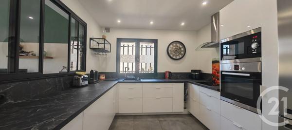 Maison à vendre  6 pièces - 161,40 m 2   LA VALETTE DU VAR  - 83