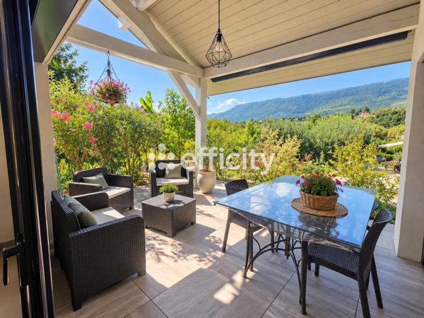 Maison
         6 pièces
        - 153 m² 649 000 € *