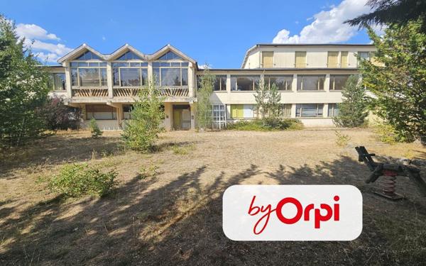 Immeuble à vendre    5 pièces •  Pelouse