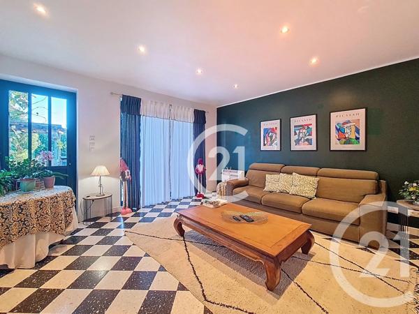 Maison à vendre  8 pièces - 205,40 m 2   ST MARTIN DE CRAU  - 13