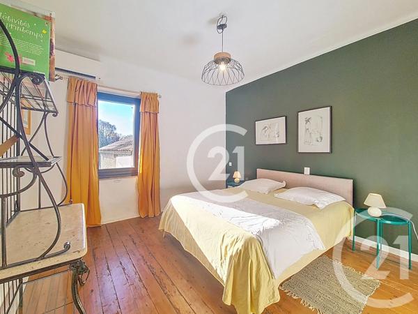 Maison à vendre  8 pièces - 205,40 m 2   ST MARTIN DE CRAU  - 13