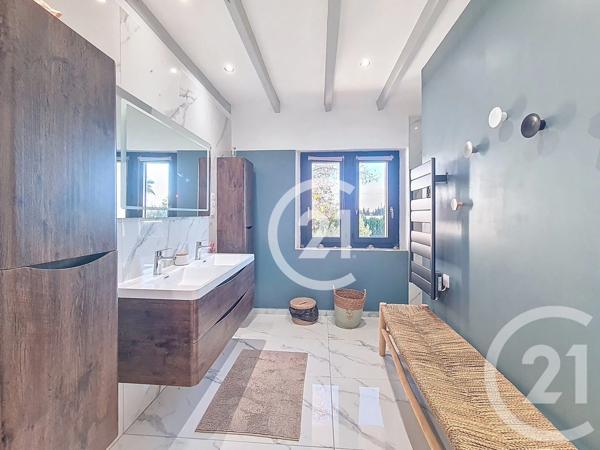 Maison à vendre  8 pièces - 205,40 m 2   ST MARTIN DE CRAU  - 13